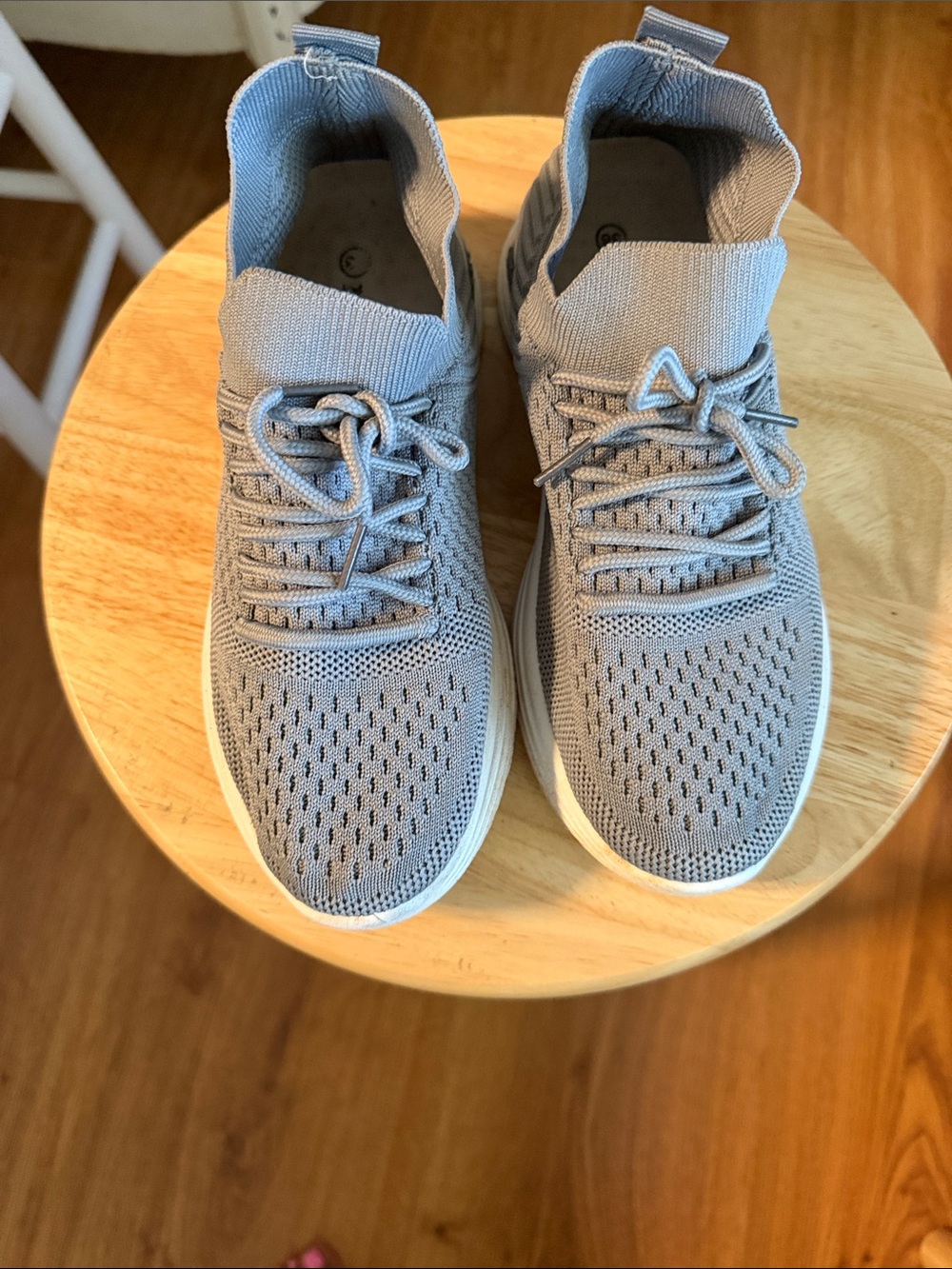 Woman Lightweight Knit Slip-On Sneakers - Gray